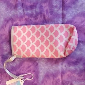 Neoprene water bottle holder.